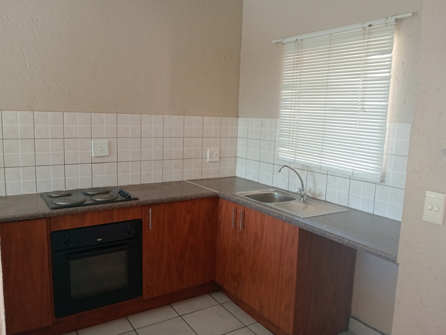 To Let 2 Bedroom Property for Rent in Waterval East North West